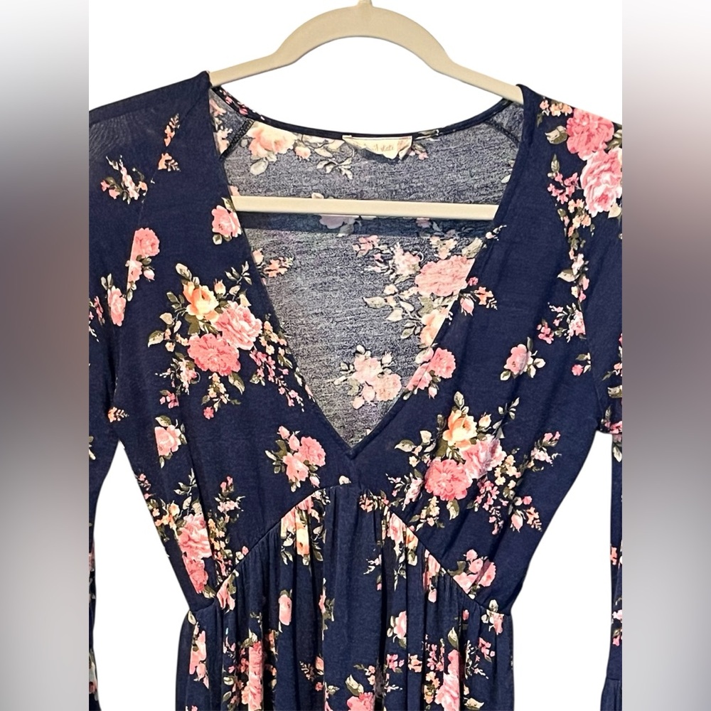 Altar'd State Navy Blue Floral V-Neck Women's Top Whimsical Fairy Size Medium - Picture 3 of 13